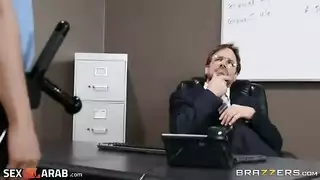 مؤخرة كبيرة تهرب: مقطع بورن مكثف
