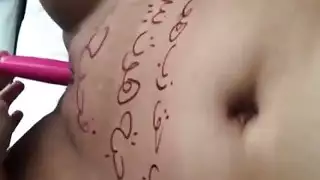 مرح بالمكياج والجسم واللعبة: إيلاج مزدوج صارم بالديلدو
