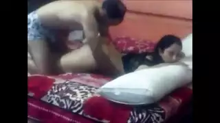 فتاة عربية ممتلئة الصدر تمارس الجنس بقوة مع زوجها