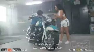 عاهرة مسنة تستمتع بزب أجنبي خشن مع الترجمة