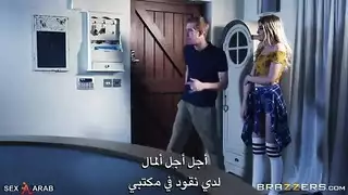 هذه المربية المشاغبة تعرف كل خدعة قذرة في الكتاب