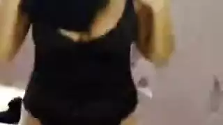 فتاة عربية شقية تحصل على فعل شرجي إباحي عنيف