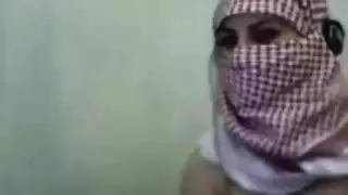 عاهرة ويب محجبة تستمني على الكاميرا