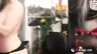 فحل أسود عملاق يضرب فرج ناضج إسباني بعمق