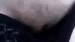 امرأة سورية تمتلئ أمام الأنظار
