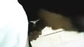 عاهرة محجبة تمص قضيب وتتلقى نيك