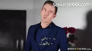خلف الستارة: قضيب داني الكبير يشبع متسوقة