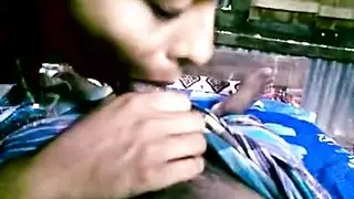 ديوث بنغلاديشي: الزوج يشاهد زوجته تُمارس معها بقسوة