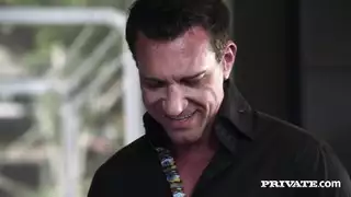أحمر الشعر لديه الشفاه التي هي جميلة وممتعة