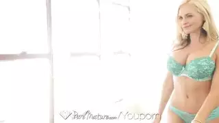 قضيب كبير جدًا محفوظ فقط لعضوها المهتاج