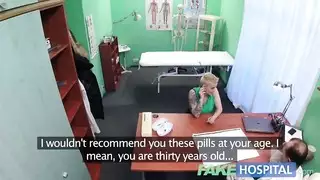 كان هذا الطبيب نكاح كبير للمرأة متحمس