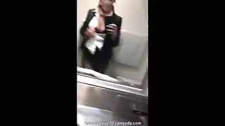 شمس مع مضيفة طائرة