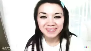 كل ما تتوق إليه هو جلسة مص قضيب صريحة