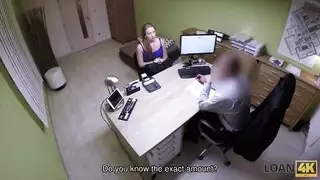 كانت تتوق لقضيبه العنيف في أعماقها