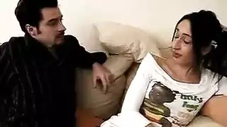 ابنها دخل عليها وهي بتتناك