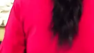 الزي رائع والثدي ضخمة على فاتنة مثير