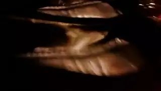 حارقات الكعب العالي تأخذ اختراقًا عميقًا وخشنًا في مهبلها المبلل