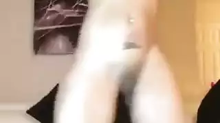 إمرأة عارية جميلة صديقتها تلعب ثدي