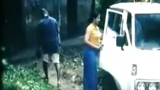 ديوث يساعد زوجته علي التحرر