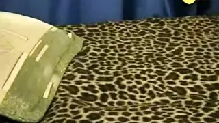 سحاقيات شقراوات صغيرات في لعبة جنسية عنيفة
