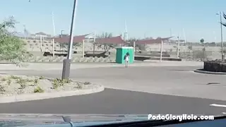 شباب يمصون في العراء وينزلون حمولتهم في الأماكن العامة