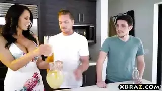 النيك داخل المكتبة