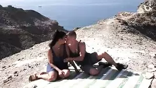 العاهرة المفلسة كلوي تركب قضيبين اصطناعيين صلبين كالحجر