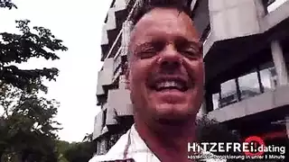 لسان يغوص عميقًا هي تحبه عنيفًا