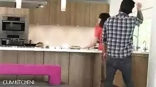 عوقبت بجنس خشن بسبب كس غير محلوق