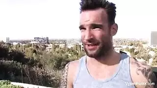 الشقراء تبتلع كل قطرة