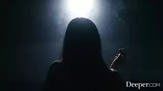 فمها مصمم للمص القوي