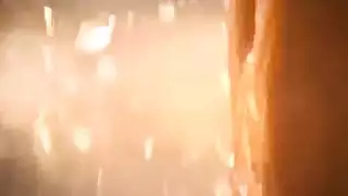 فيلم إباحي صريح: جوليا الشقراء تمص القضيب بعمق وتمص صدرها