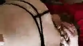 شقراء هاوية عديمة المال تختنق بقضيب أسود كبير