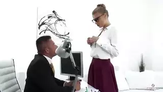 مستقبل شهي يتوق للضربات القوية من قضيب ضخم