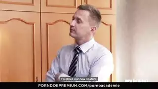 عاهرات شابات جميلات تأخذ زبور كبيرة