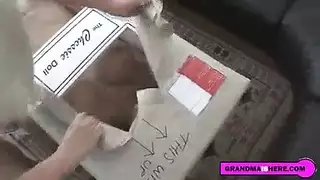 هؤلاء الفتيات يتوقن لتحفيز الحلمات ألسنة على الحلمات الصلبة