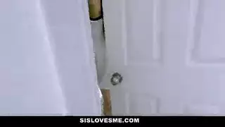 العاهرة غير الصبورة تتوسل للضربات الجنسية القاسية