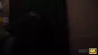 فتاة سمراء تعلمك حرافش الأفلام الإباحية