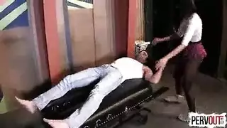 لا تستطيع الانتظار، تمزق ملابسها من أجل إباحي صارخ سريع