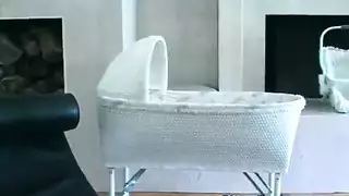 زوج و زوجته يدخلون على المربية و هي تستمني فيعاقبوها باهيج سكس جماعي