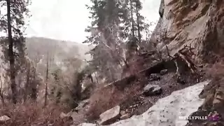 مؤخرتها المستديرة الممتلئة تملكك
