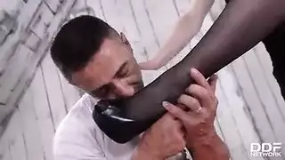 المهبل الصغير الملاعين بشكل مكثف