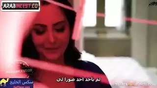 مصور يمارس الجنس مع أم مثيرة في جلسة تصوير إباحية صريحة