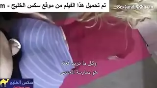 أم وقحة تثير بفستان ضيق، تُضَاجَع بعنف