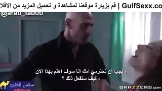 زوجة جديدة تخبر عن مراهقة مثيرة، تُطلق مشهدًا عائليًا صريحًا