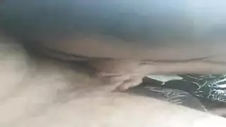 مفلس ومثار: لعق عنيف لبظر في فيلم إباحي