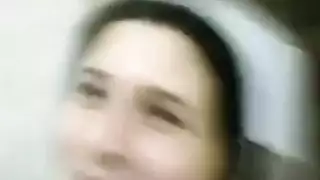 شرموطة مصرية ساخنة تأخذ قضيبًا صلبًا من عشيقها
