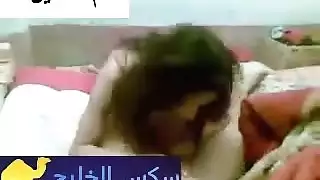 عاهرة مؤخرة حلوة تمص قضيب ثم تأخذ ضرب شرج قاسي