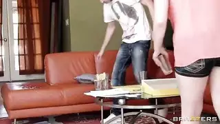 رقصة تورك جامحة واهتزاز أثداء إباحية