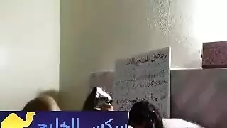 أفلام سكس عربي صريحة: اختناق بالقضيب ومحادثات قذرة